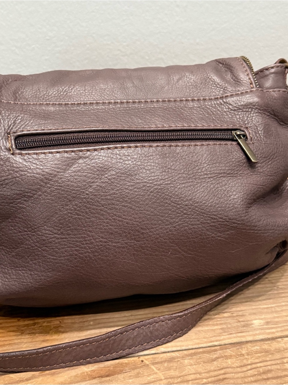 Vera Pelle Italy Dark Eggplant Soft Leather Crossbody Sling Bag Tassel Italy - Picture 4 of 9
